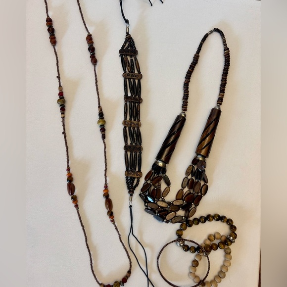 Vintage Wooden Jewelry Set - Picture 2 of 9